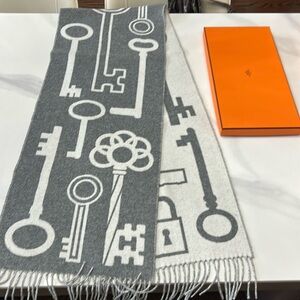 Brand new hermes muffler cashmere scarf unisex grey ivory